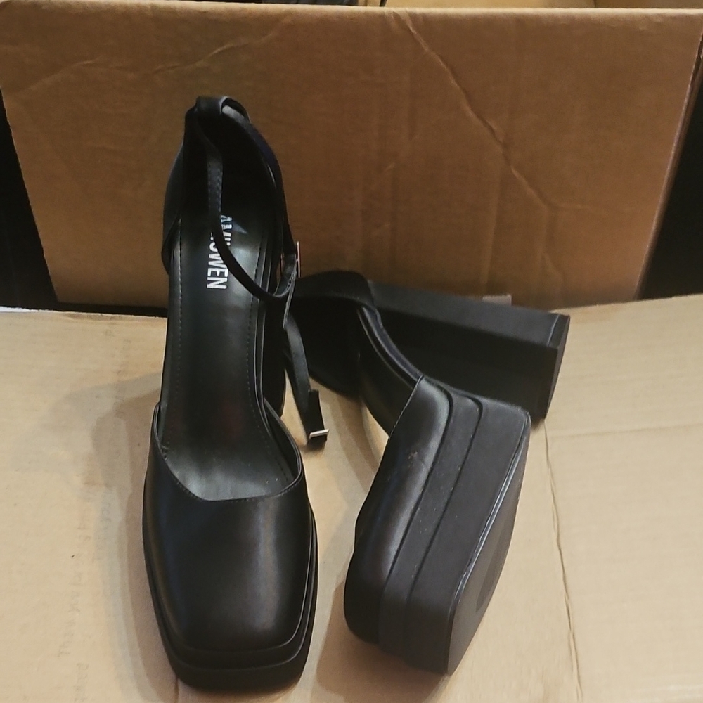 Chic Black Platform Heels